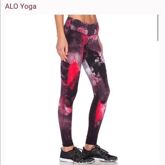 Alo Ruby Red Smoke Print Airbrush Leggings Size Small - Picture 10 of 12